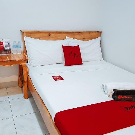 Hotel Reddoorz Near Ramiro Community Hospital Totolan Esterno foto