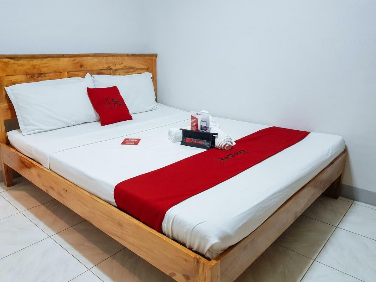Hotel Reddoorz Near Ramiro Community Hospital Totolan Esterno foto