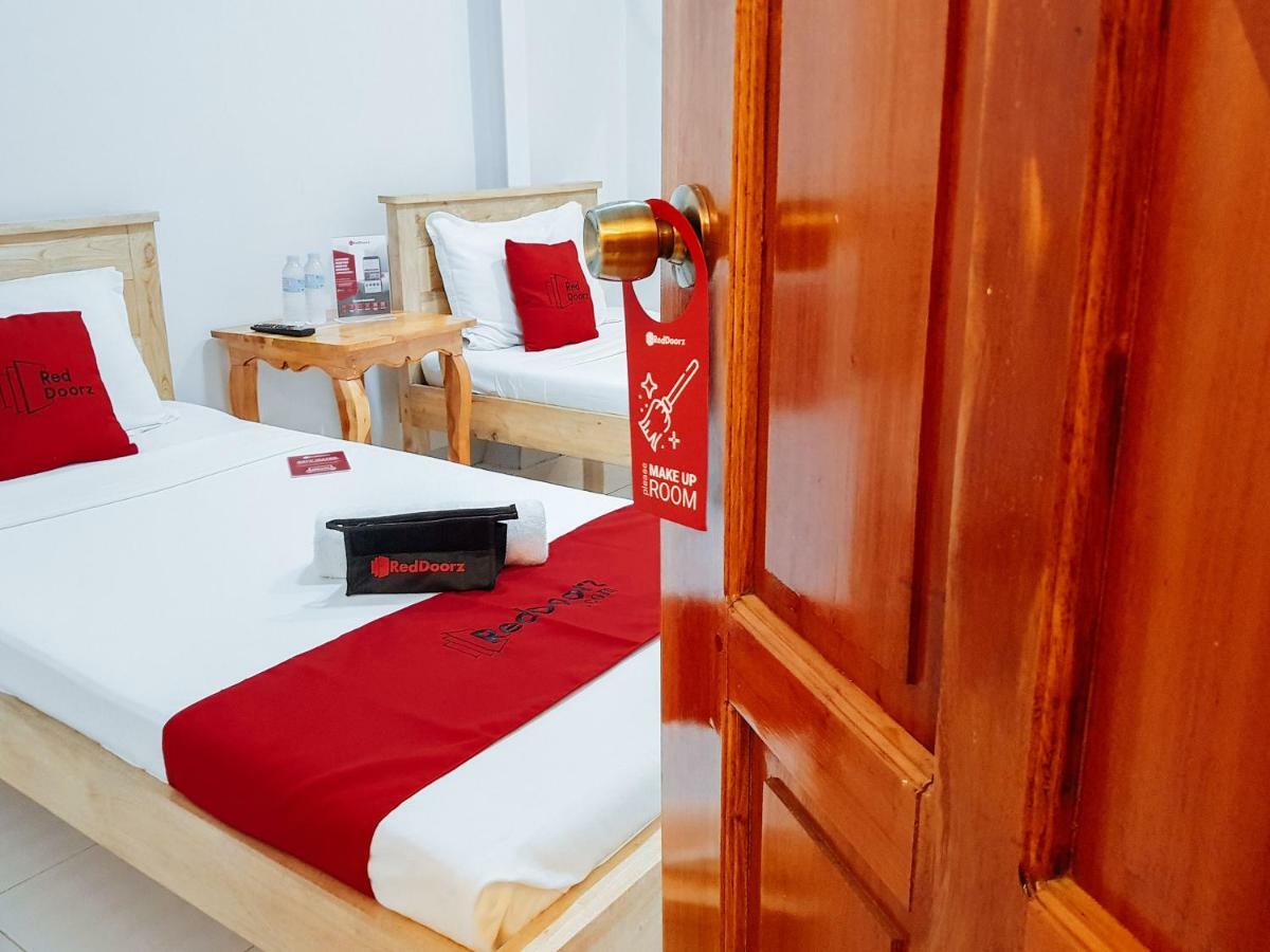 Hotel Reddoorz Near Ramiro Community Hospital Totolan Esterno foto