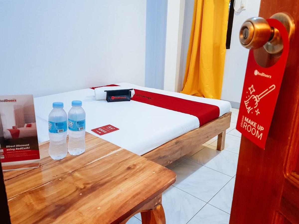 Hotel Reddoorz Near Ramiro Community Hospital Totolan Esterno foto