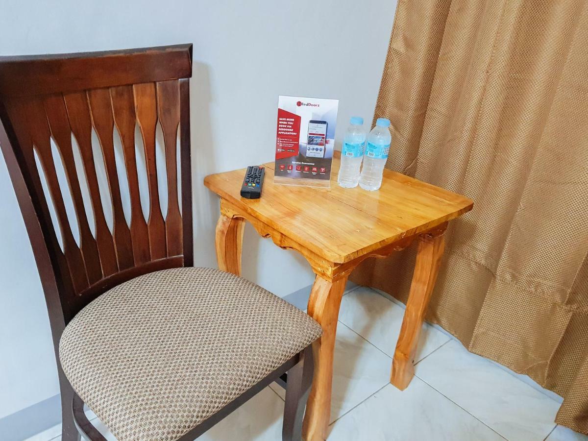 Hotel Reddoorz Near Ramiro Community Hospital Totolan Esterno foto