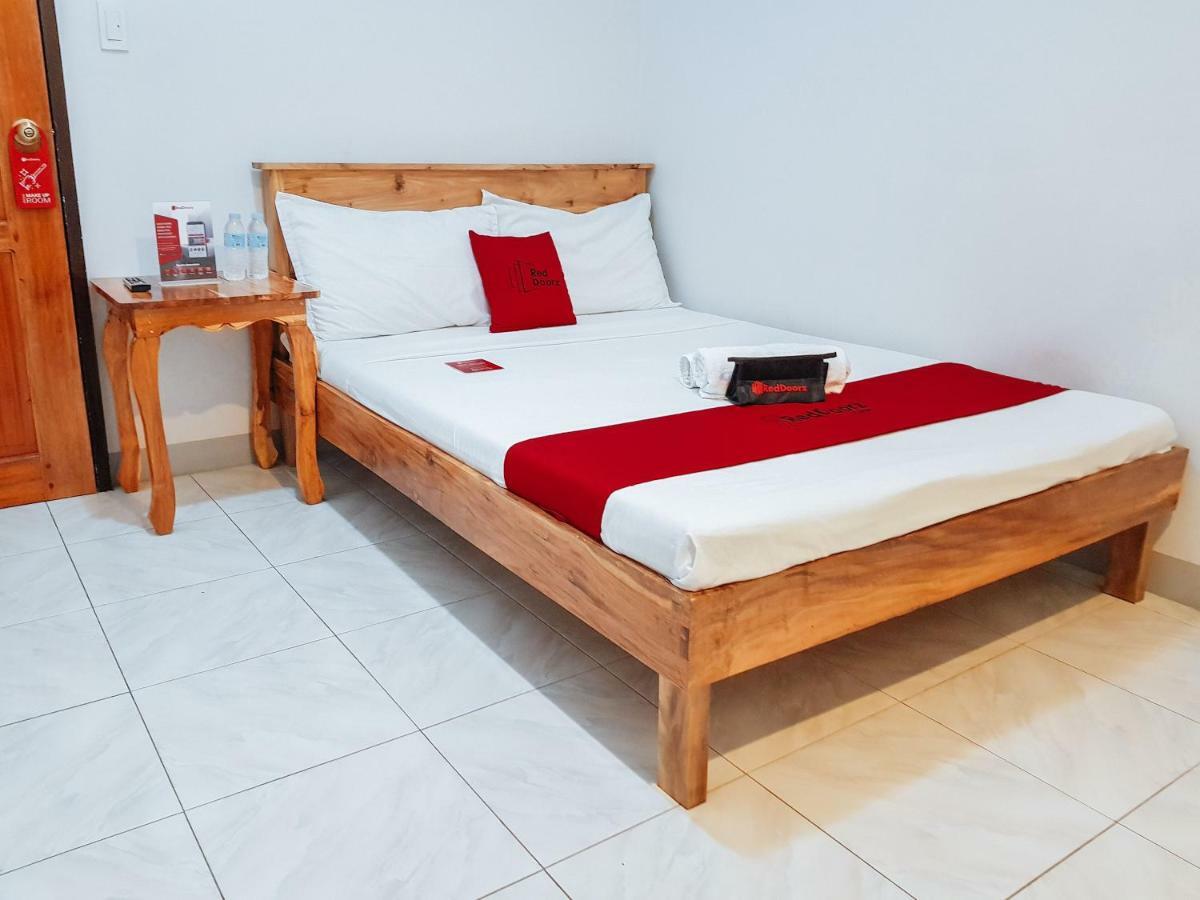 Hotel Reddoorz Near Ramiro Community Hospital Totolan Esterno foto
