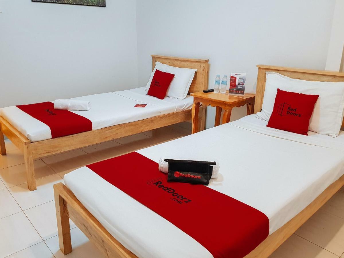 Hotel Reddoorz Near Ramiro Community Hospital Totolan Esterno foto